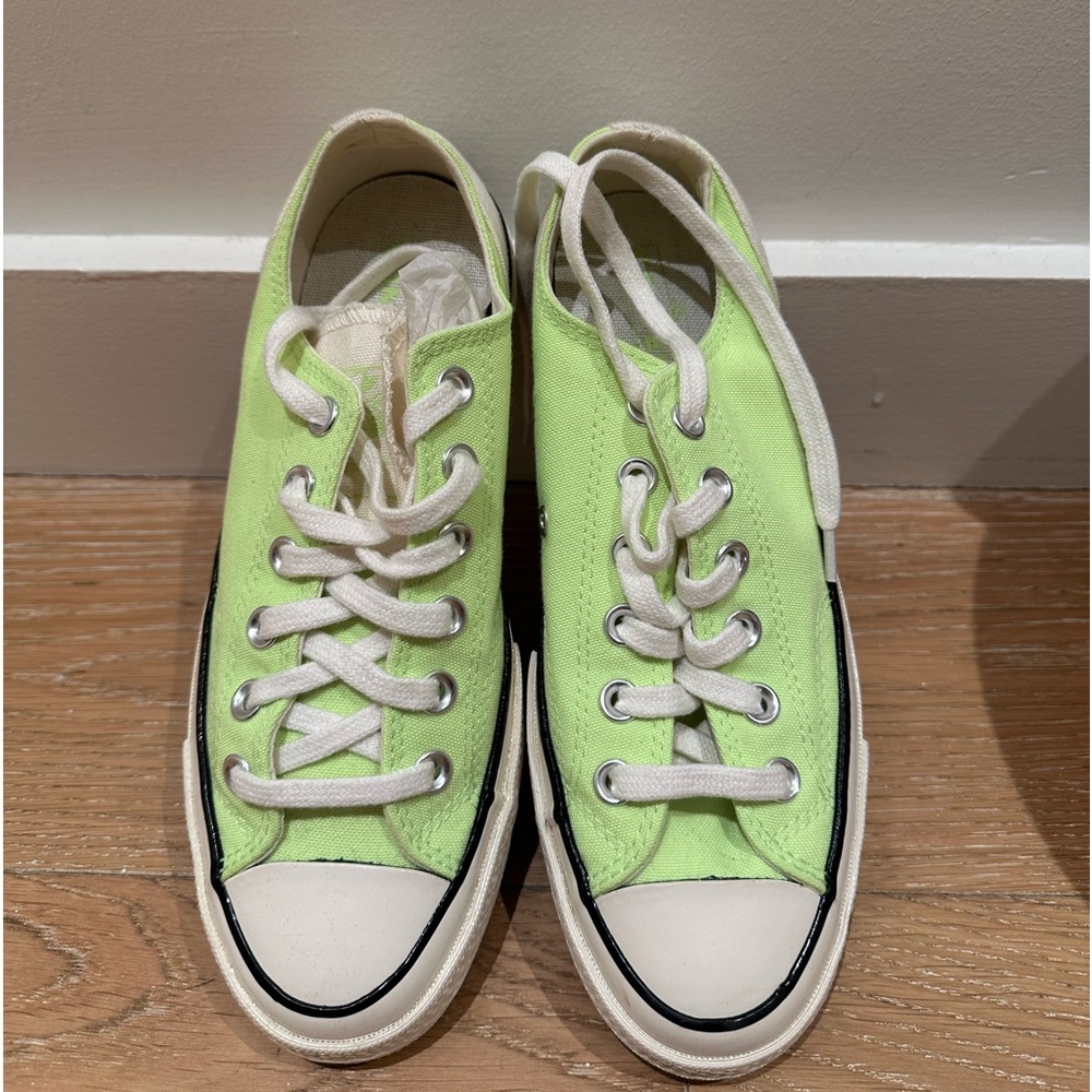 Bright Lime colour converse 7.5